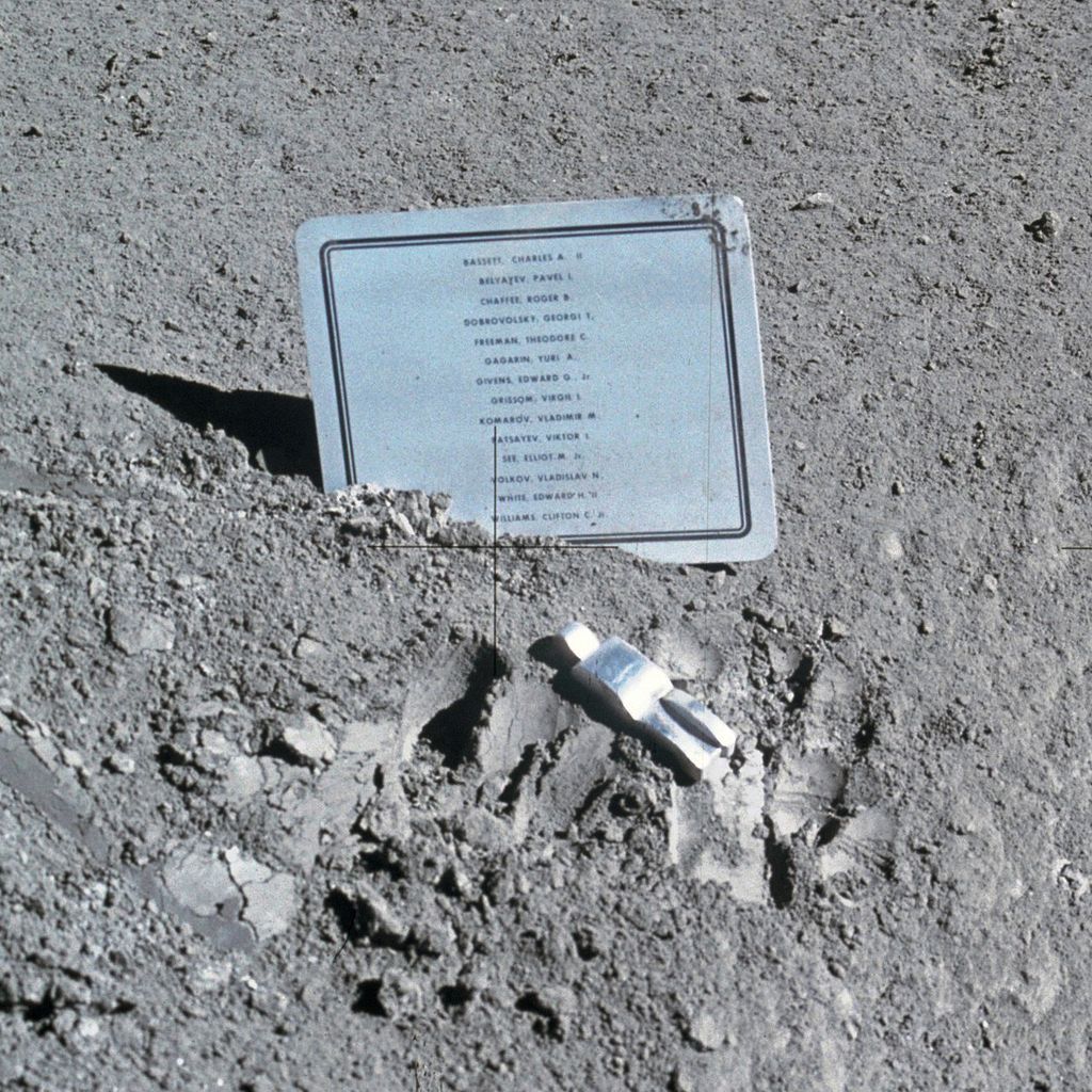 Paul Van Hoeydoncks Fallen Astronaut auf dem Mond